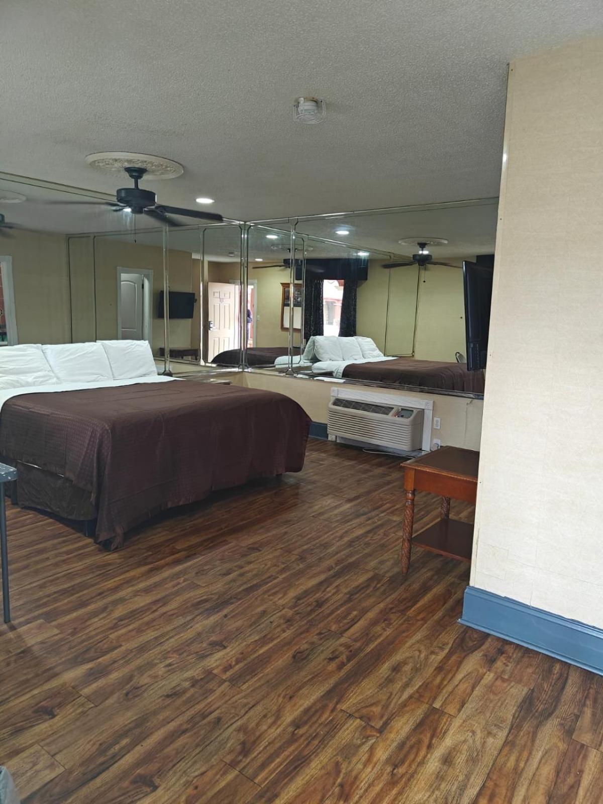 Deluxe Inn - Саванна Екстер'єр фото