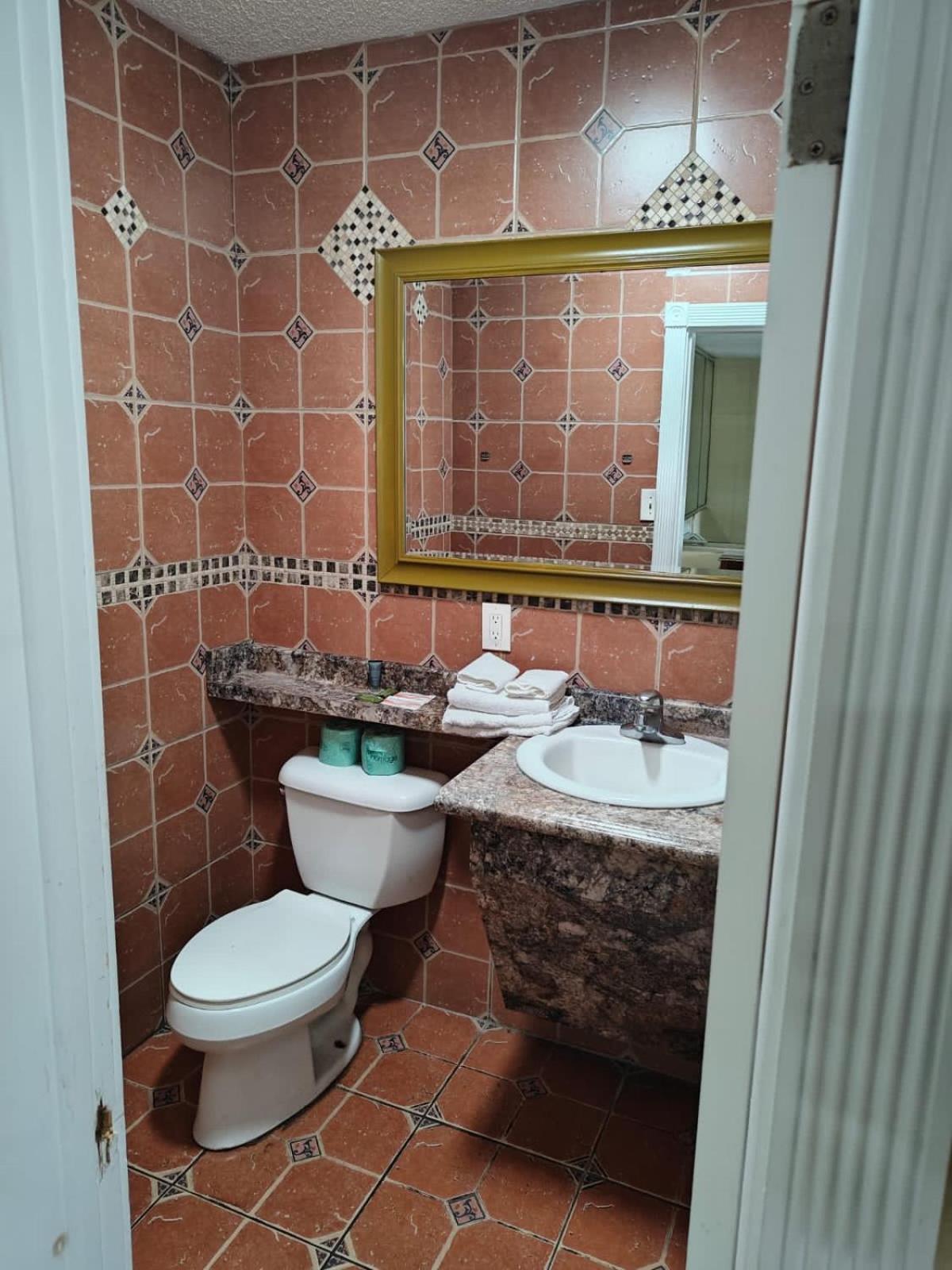 Deluxe Inn - Саванна Екстер'єр фото