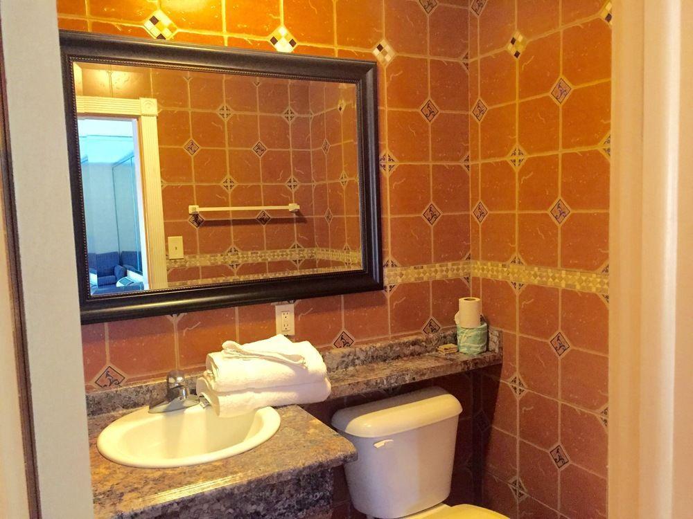 Deluxe Inn - Саванна Екстер'єр фото