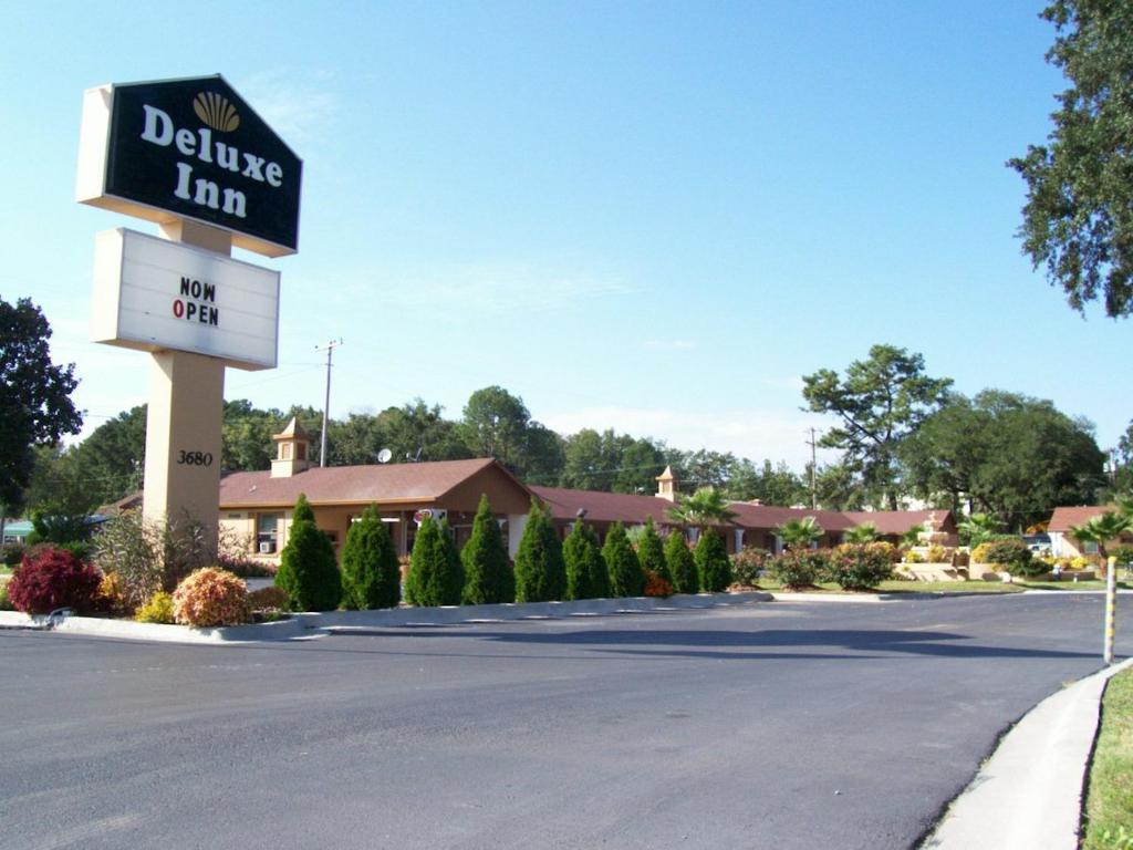 Deluxe Inn - Саванна Екстер'єр фото